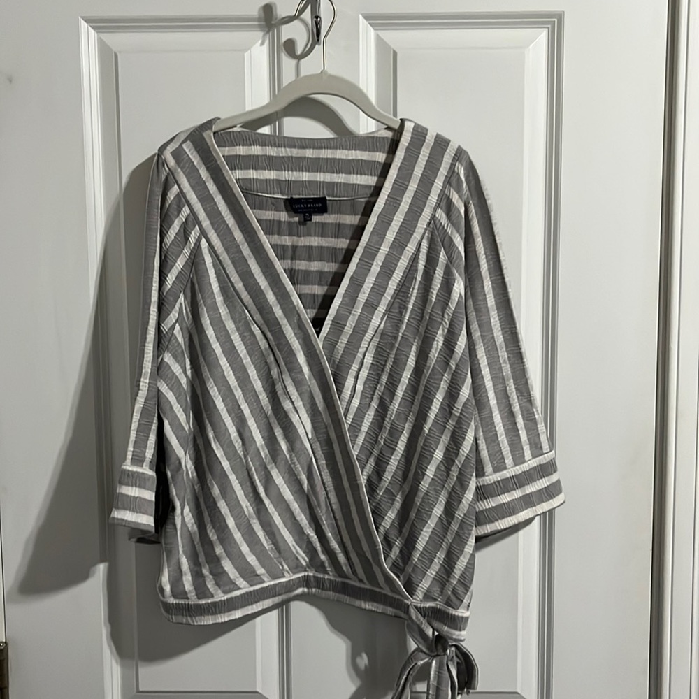 Lucky Brand grey and white wrap top